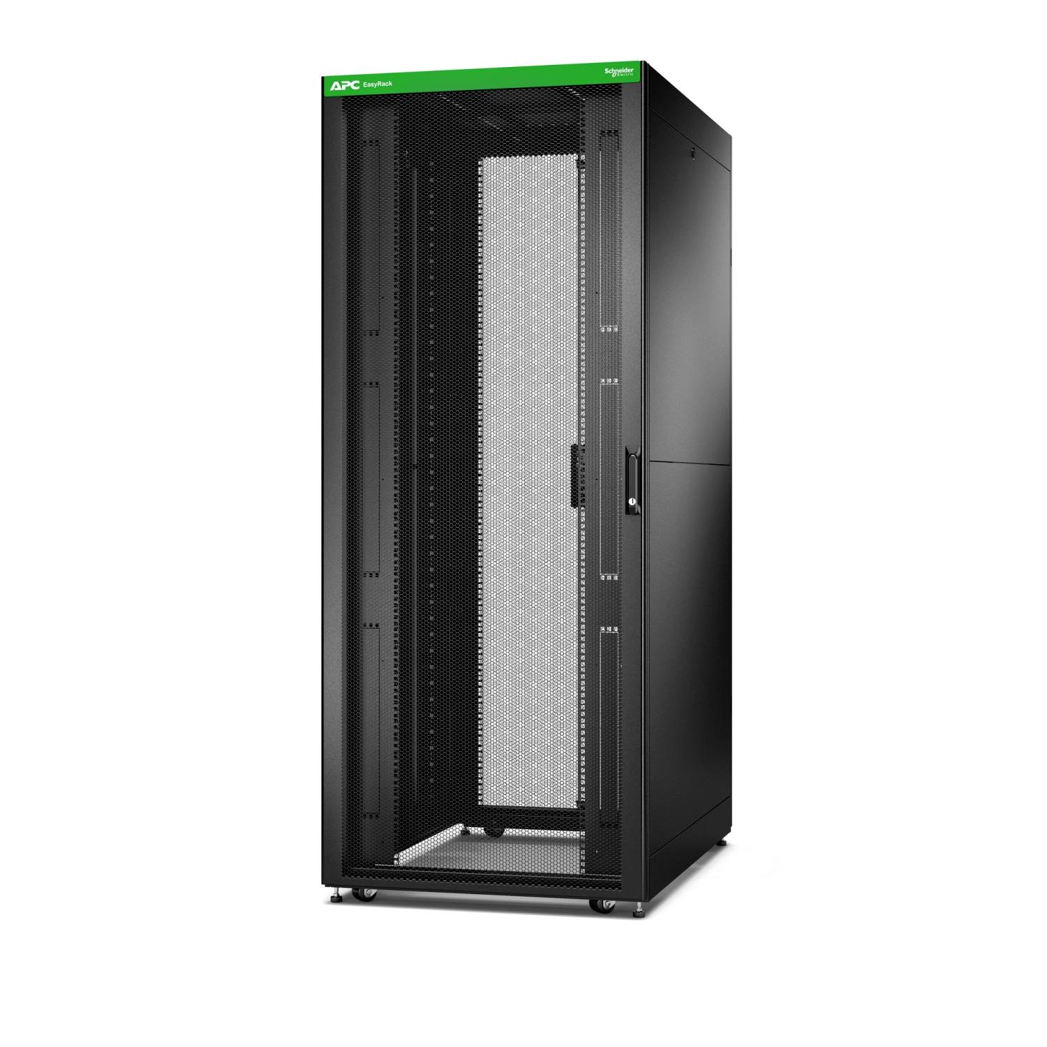 Schwarzer APC-Serverrackschrank mit Glastür an der Vorderseite und offenerem Innenraum auf Rollen, dargestellt vor weißem Hintergrund.