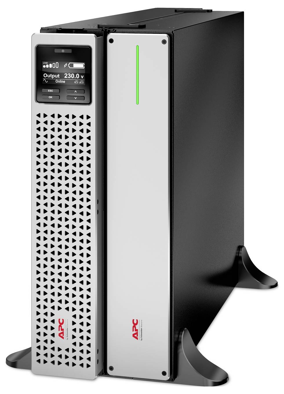 Frontansicht eines schwarzen APC-Tower-USV-Systems (Unterbrechungsfreie Stromversorgung) mit Statusanzeige und belüftetem Frontpanel, gezeigt auf weißem Hintergrund.
