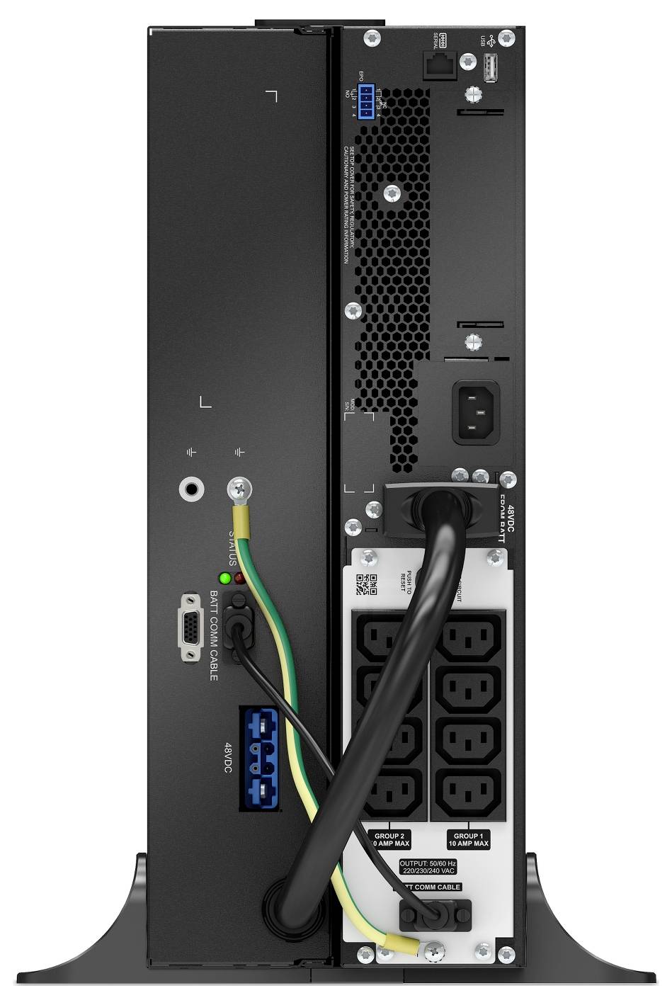 Rückansicht eines Desktop-Computers oder einer USV mit Stromeingang, Belüftung, mehreren Steckdosen und angeschlossenen Stromkabeln auf der Rückseite.