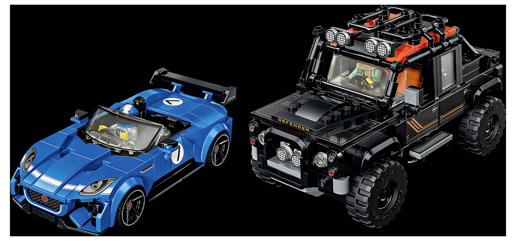 Zwei LEGO-ähnliche Fahrzeuge auf schwarzem Hintergrund: ein blauer Sportwagen und ein schwarzer Geländewagen mit orangefarbenen Akzenten.