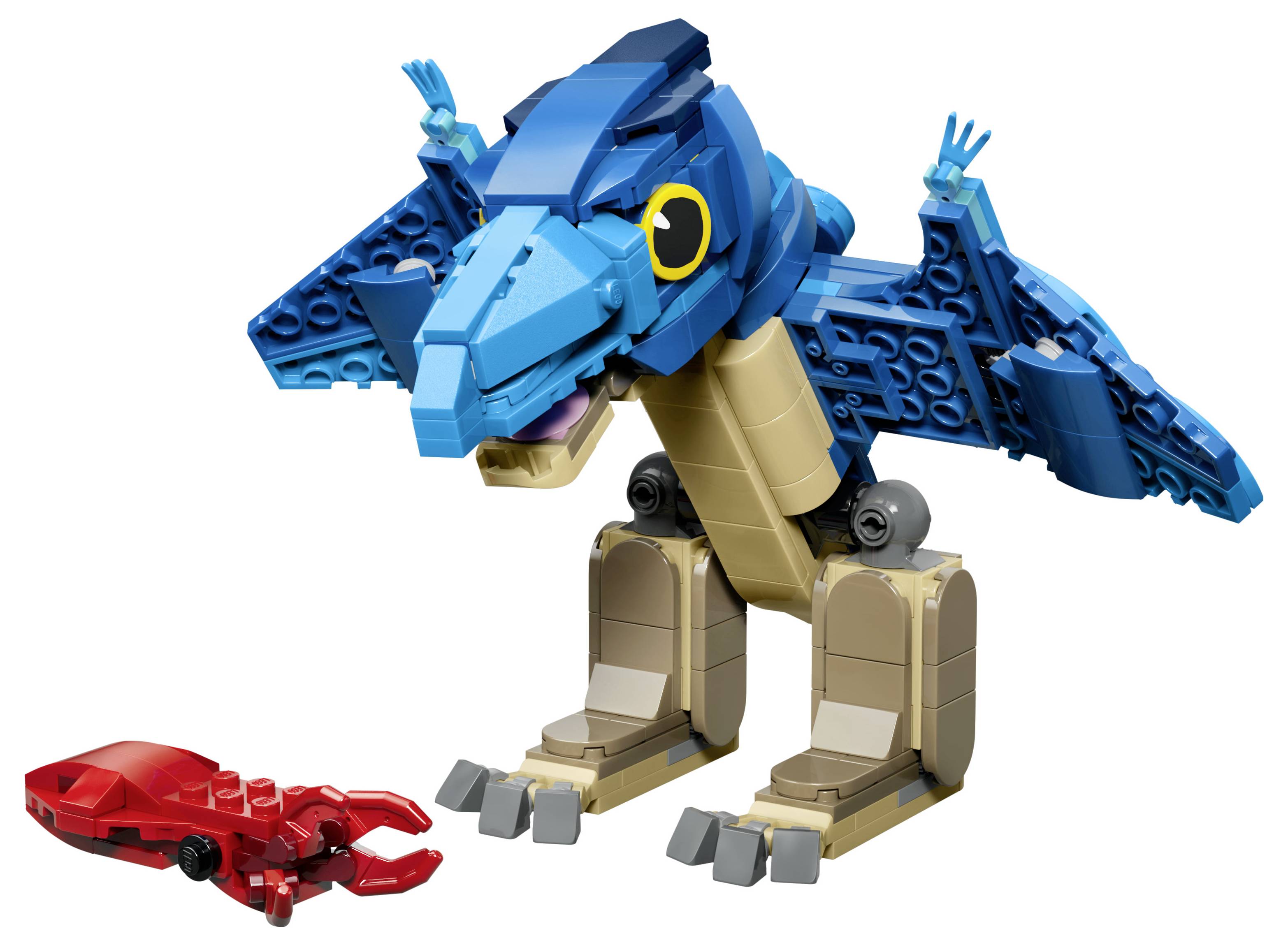 Lego-ähnlicher blauer und beiger dinosaurierähnlicher Roboter mit Flügeln und Krallen steht einem kleinen roten krabbenähnlichen Charakter auf weißem Hintergrund gegenüber.