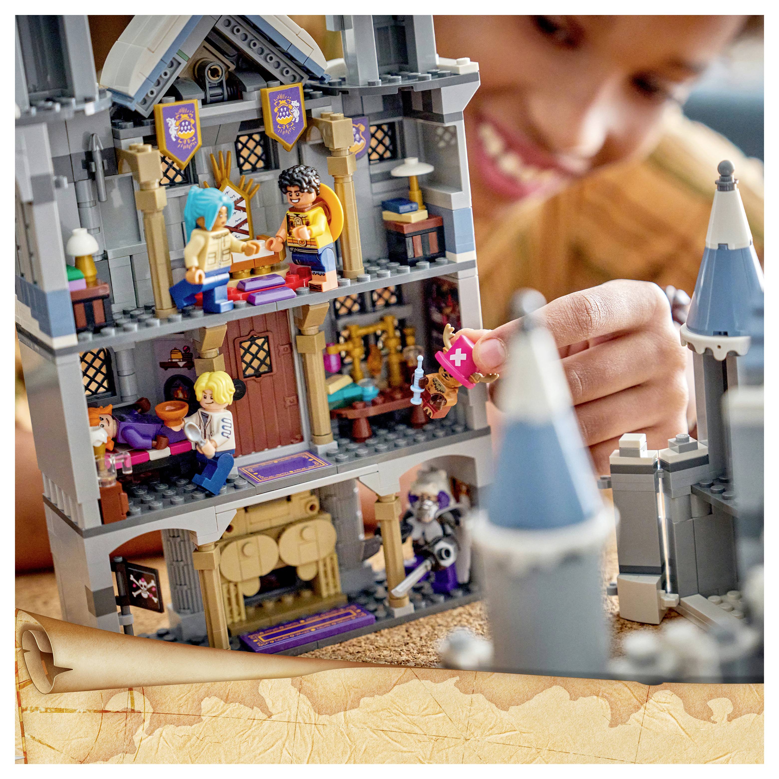 75645 LEGO® ONE PIECE Duell im Schloss Drumm; Spielzeug für Kinder ab 9 Jahren; Bauset mit mehrstöckigem Schloss und 6 Minifiguren; Geschenk für