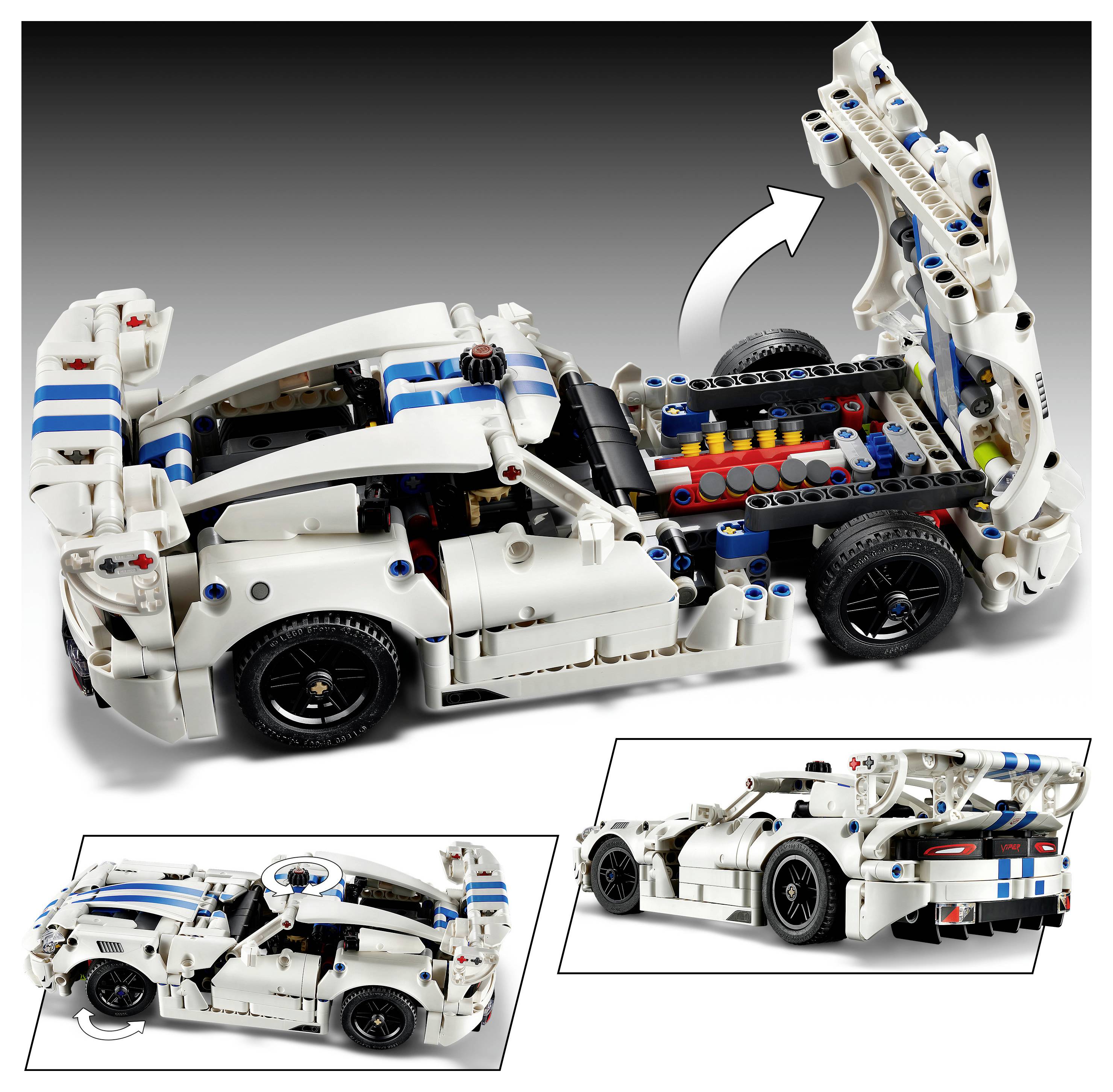 LEGO Sportwagen gezeigt in drei Ansichten, mit der angehobenen hinteren Motorhaube, um das detaillierte Interieur und Fahrgestell zu zeigen.