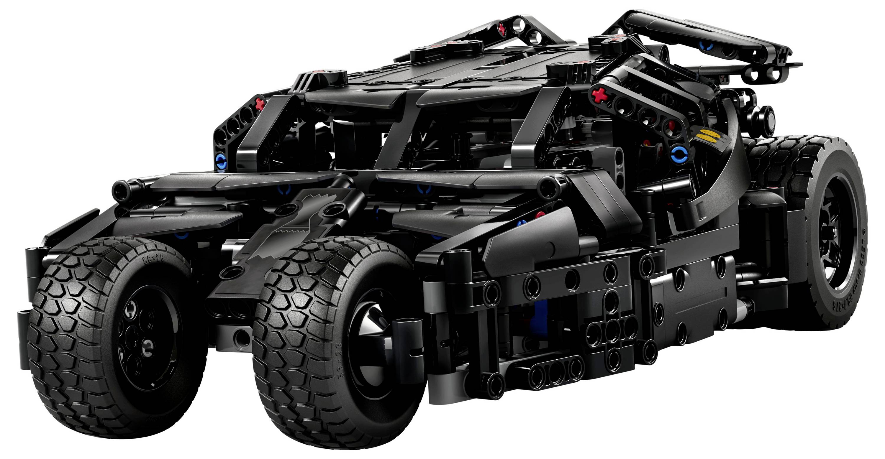 Schwarzes LEGO-artiges Geländewagen-Modell mit großen Reifen, in Seitenansicht auf weißem Hintergrund dargestellt.