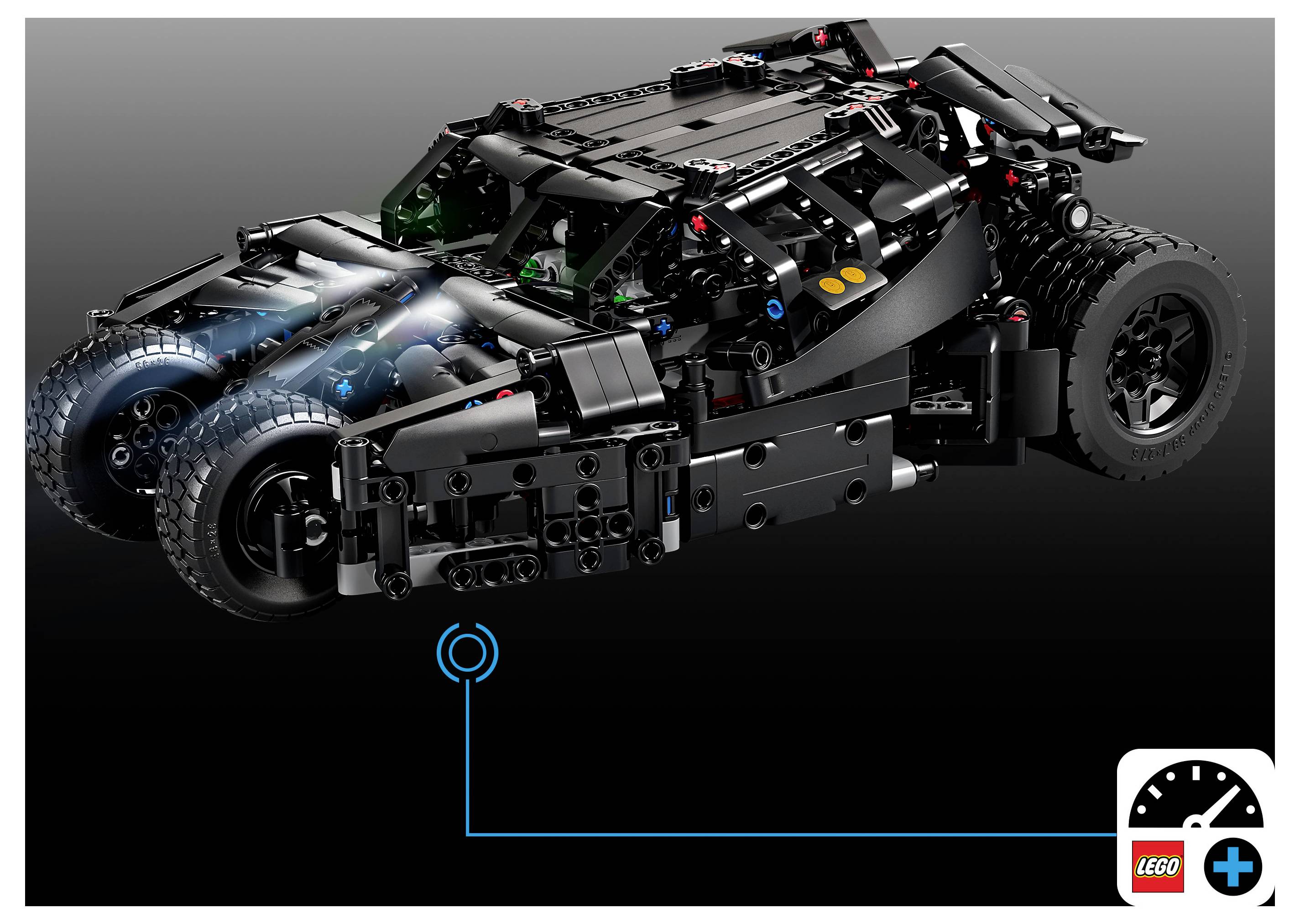 Schwarzes LEGO Technic-Sportwagenmodell mit leuchtenden blauen Frontscheinwerfern auf dunklem Hintergrund, gezeigt mit einem kleinen LEGO Plus-Symbol in der Ecke.