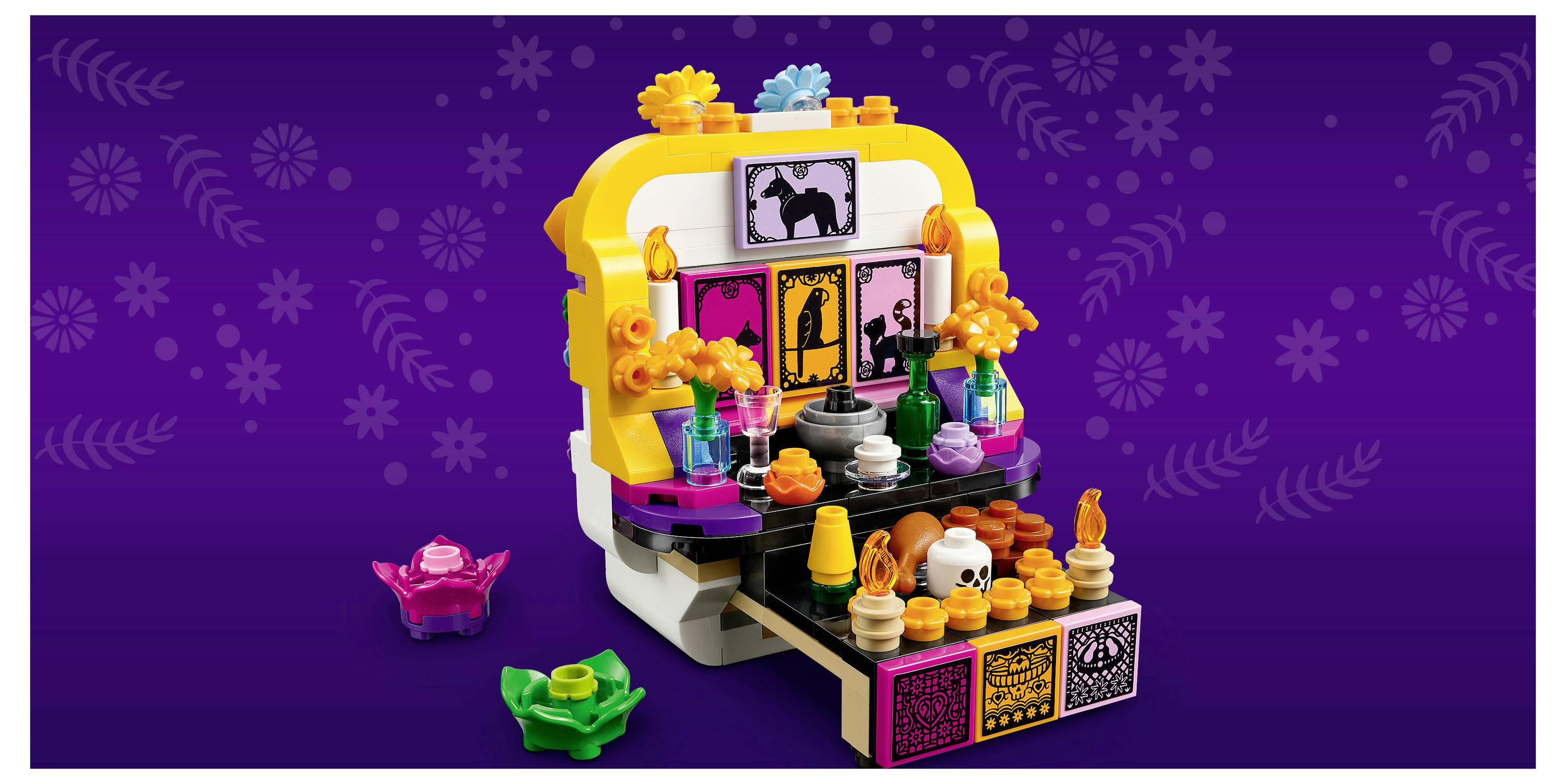 Bunter LEGO-ähnlicher Spielzeugständer oder Display mit kleinen Zubehörteilen und Minifiguren-Teilen auf einem lila gemusterten Hintergrund.