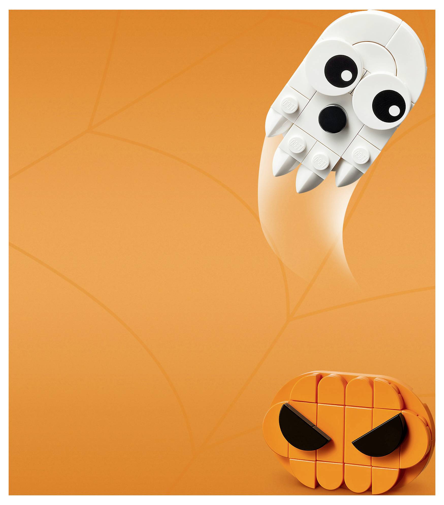 Orange Halloween-Bild mit weißem Gespenstergesicht oben und orangefarbenem Kürbisgesicht unten auf hellorgangenem Hintergrund.