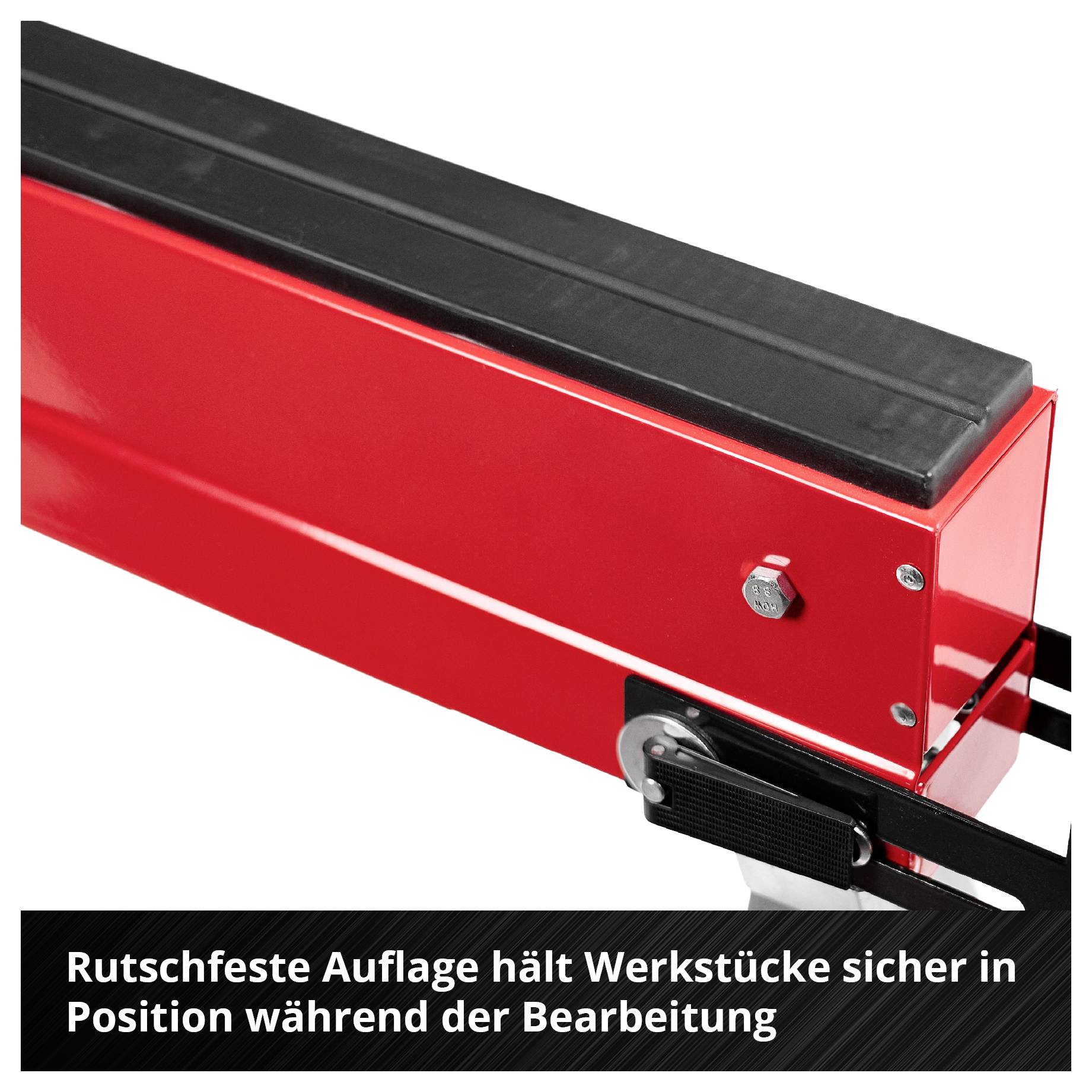 Rote Werkstückauflage mit rutschfestem schwarzen Oberteil und Spannmechanismus; hält Werkstücke während der Bearbeitung sicher in Position.