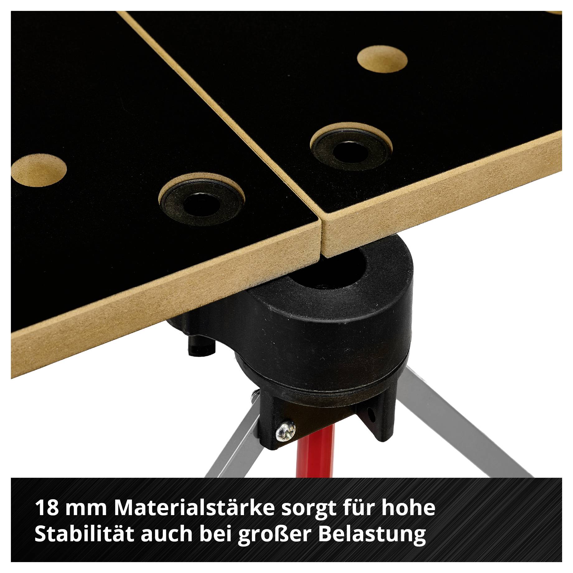 Nahaufnahme eines stabilen Möbelgestells mit schwarzer Verbindung und rotem Bein; Text: '18 mm Materialstärke sorgt für hohe Stabilität auch bei großer Belastung'.