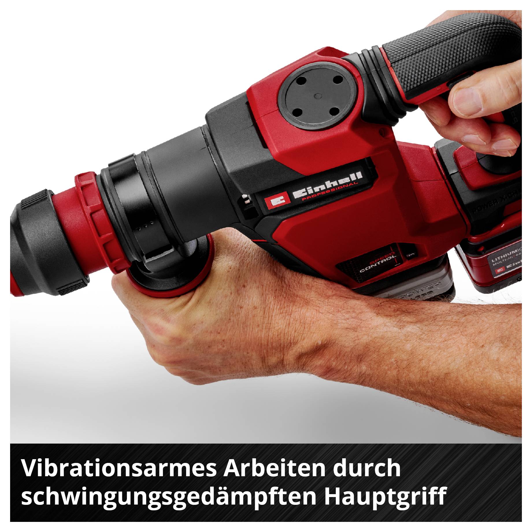 Nahaufnahme eines roten Akku-Bohrhammers mit beiden Händen; Text nennt 'Vibrationsarmes Arbeiten durch schwingungsgedämpften Hauptgriff'.