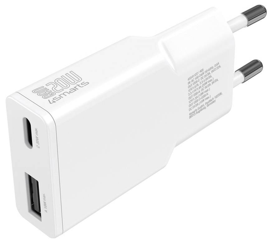 Weißes USB-Wandladegerät mit zwei Anschlüssen und zwei europäischen Steckerkontakten, gezeigt in einer angewinkelten Produktansicht mit 20W Smart QC-Branding.