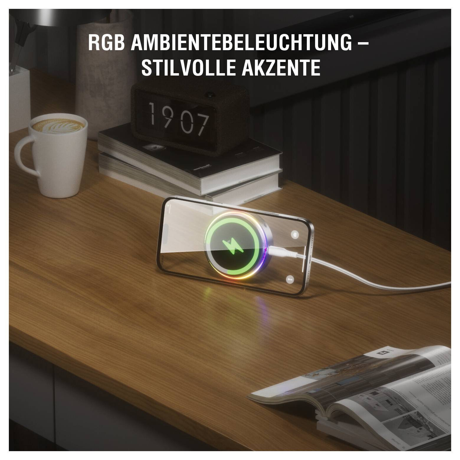 Smartphone lädt drahtlos auf einem Holzschreibtisch mit RGB-Umgebungsbeleuchtung auf; deutscher Text liest „RGB AMBIENTEBELEUCHTUNG – STILVOLLE AKZENTE