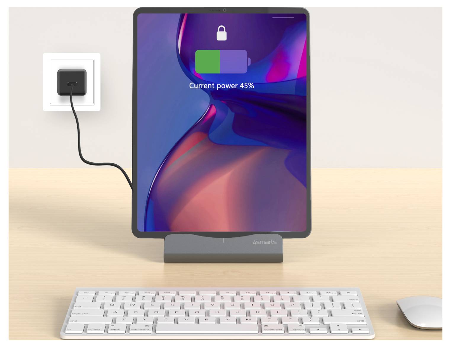 Tablet auf einer Dockingstation auf einem Schreibtisch wird aufgeladen und zeigt ein Schlosssymbol und „Aktuelle Stromversorgung 45 %