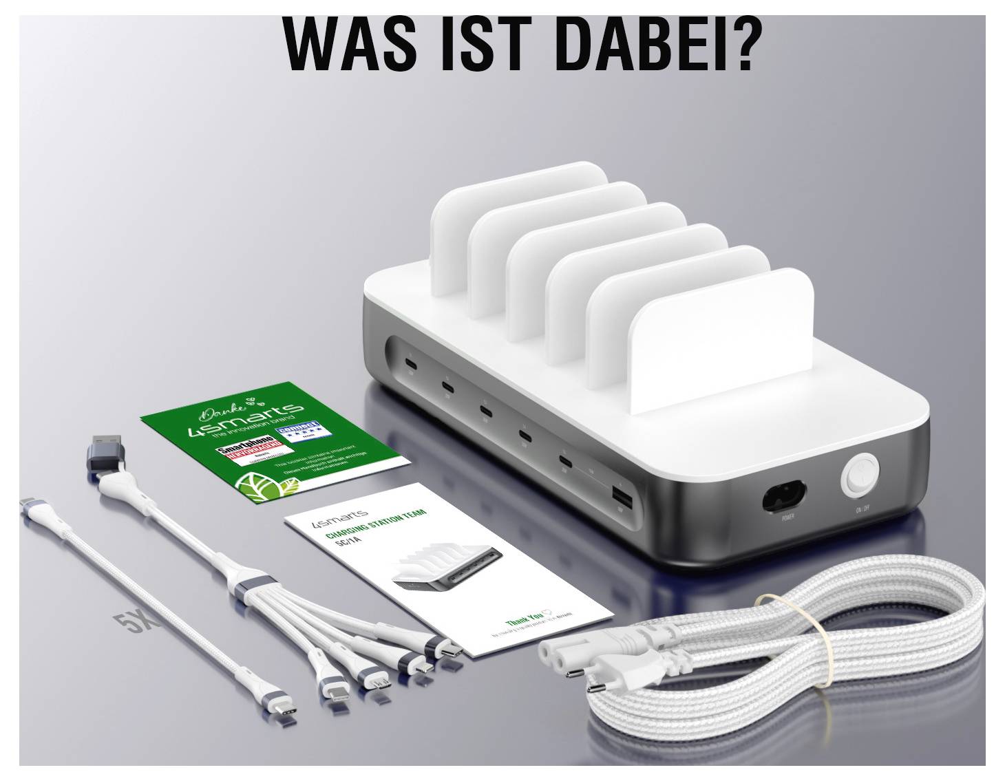 # WAS IST DABEI?Abbildung eines Gerätesets, das ein weißes Mehrfach-Gerät, weiße Kabel, einen geflochtenen Schlauch und Anleitekarten zeigt.