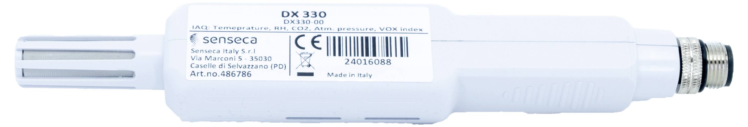 Weißer Seneca DX 330 Temperatursensorprobe mit Barcode-Etikett und Metallstecker, gezeigt auf weißem Hintergrund.