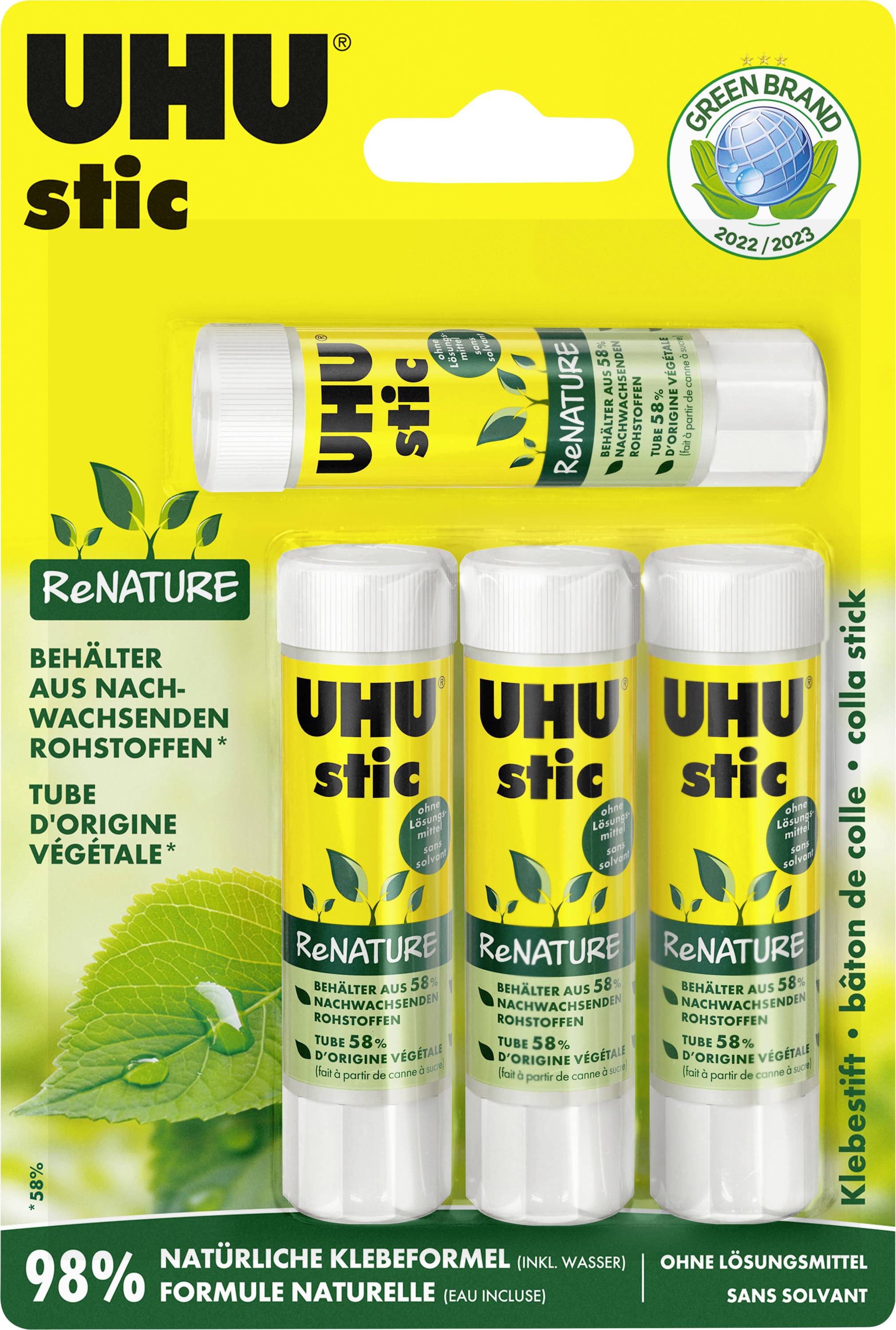 UHU stic ReNature Klebestift Pack auf gelber Verpackung, zeigt einen großen Stift und drei kleine Stifte, mit „98% natürliche Klebeformel