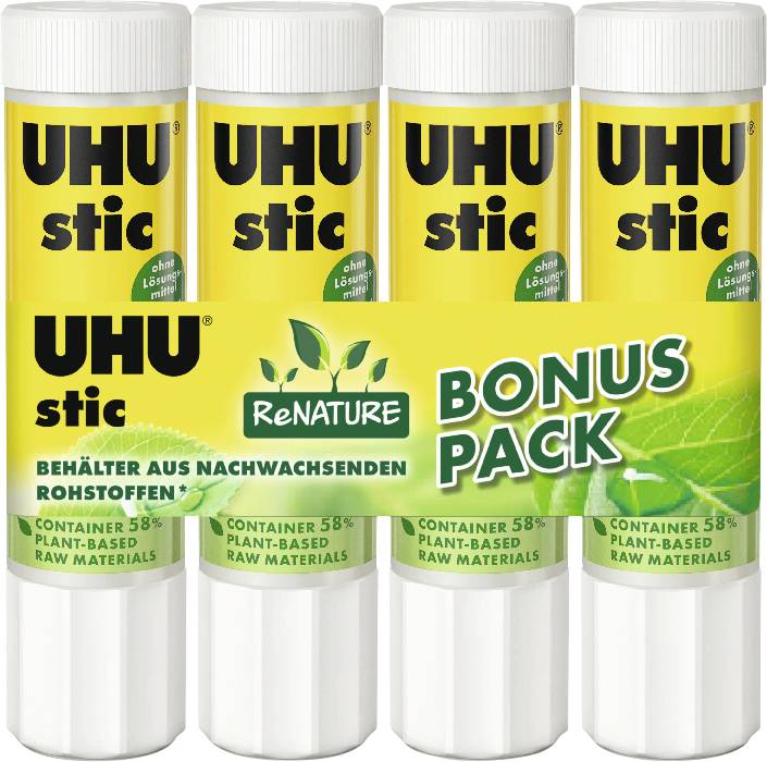 Vier UHU Klebestifte in einer ReNATURE Bonuspackung, gelb-grüne Verpackung mit der Aufschrift „BEHÄLTER 58% PFLANZLICHE ROHSTOFFE
