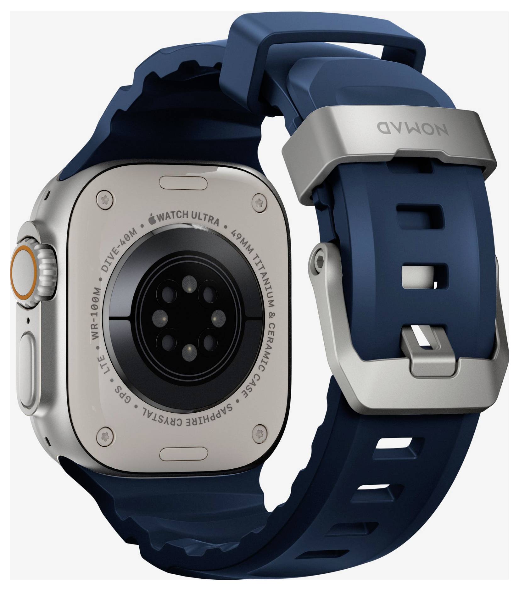 Rückansicht einer silbernen Apple Watch Ultra mit blauem Armband, die den kreisförmigen Sensor und die robusten Gehäusedetails zeigt.