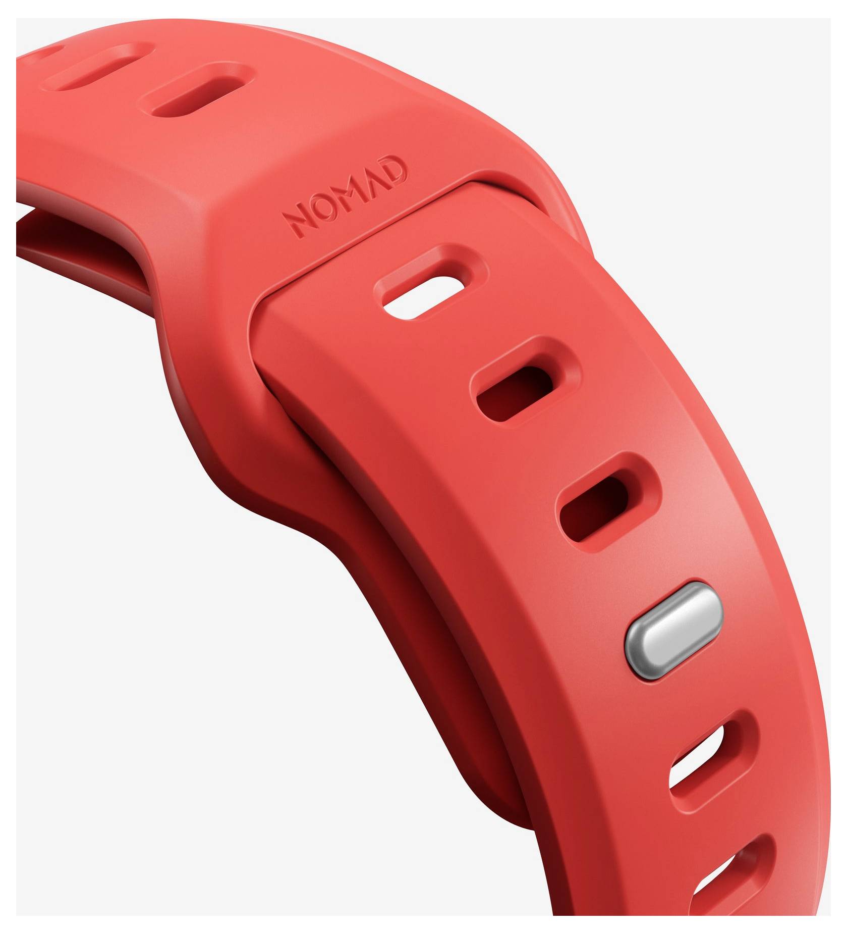 Nahaufnahme eines roten Smartwatch- oder Fitness-Tracker-Armbands mit verstellbaren Löchern und einem Metallstift, gezeigt vor weißem Hintergrund.