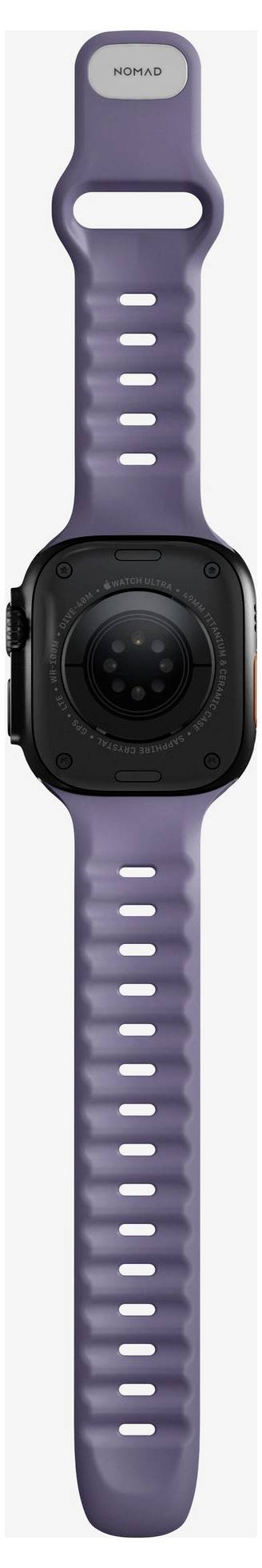 Violettes Smartwatch-Armband mit schwarzem quadratischem Gehäuse und rundem Sensor auf der Rückseite, frontal auf weißem Hintergrund dargestellt.