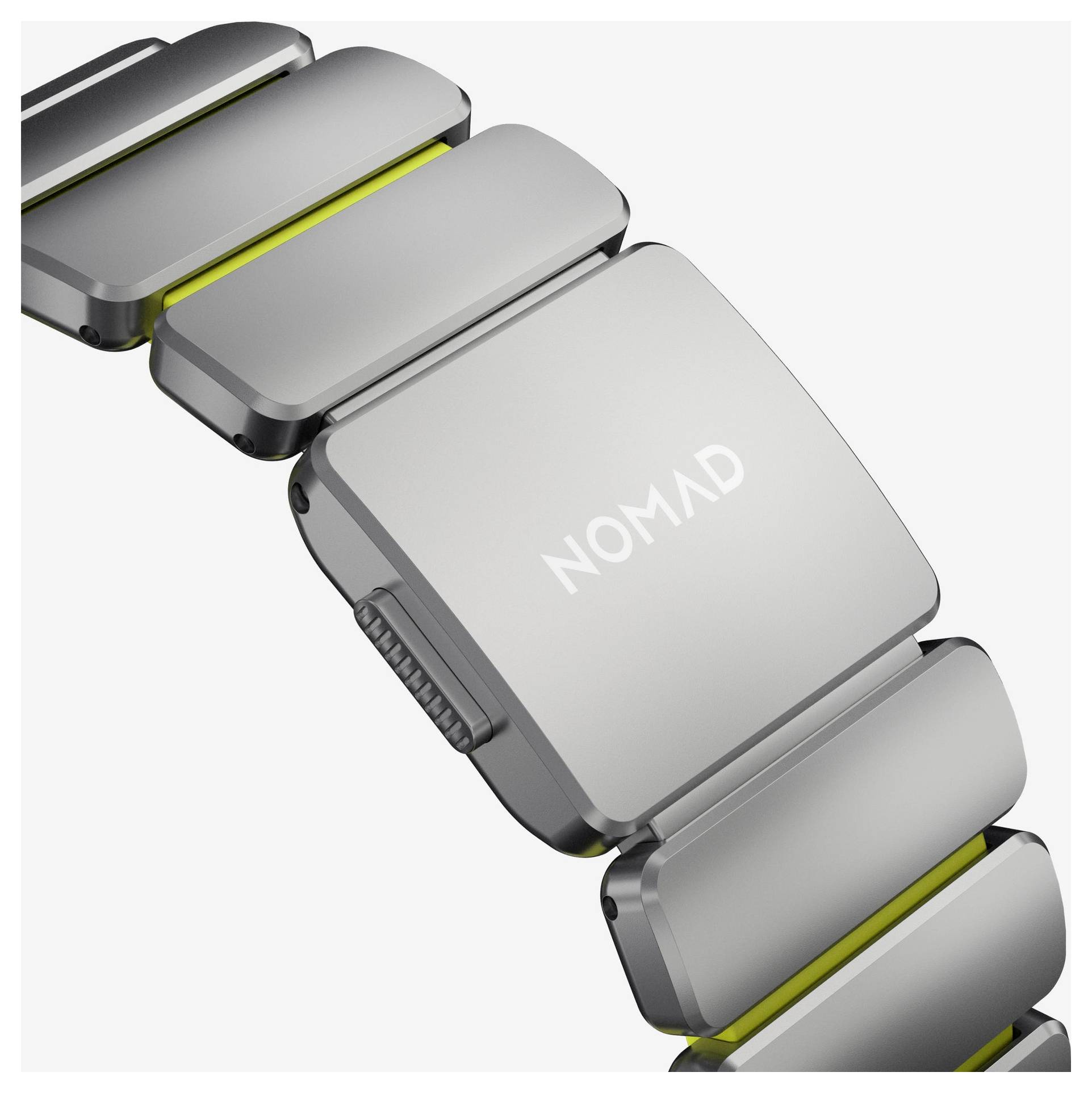 Silberne NOMAD Smartwatch mit modularen Metallgliedern und gelben Akzenten auf weißem Hintergrund.