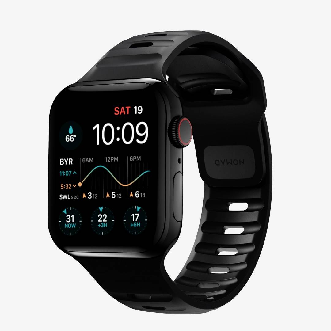 Schwarze Smartwatch in schrägem Winkel gezeigt, mit digitalem Display, das 10:09, SAT 19, Wetter und Aktivitätsgrafiken anzeigt.
