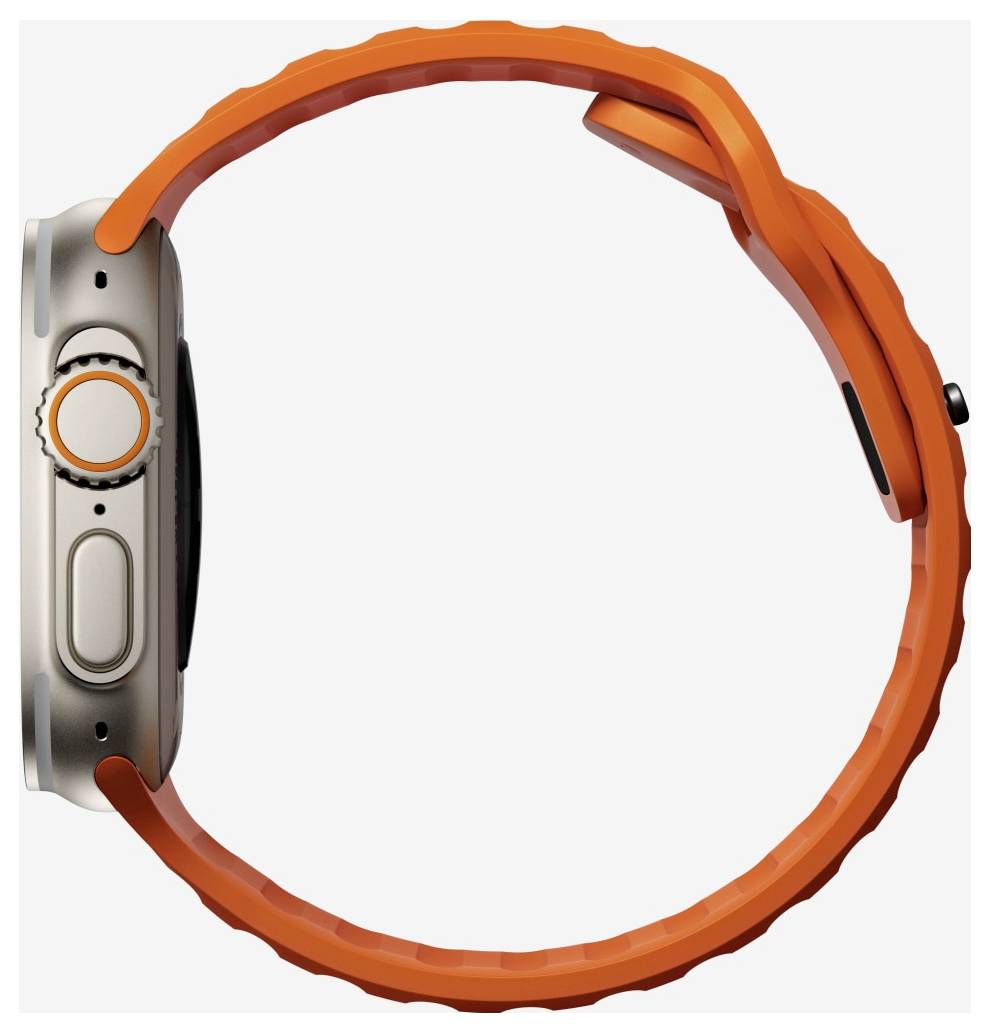 Seitenansicht einer Smartwatch mit einem orangefarbenen Sportarmband und silbernem Gehäuse auf weißem Hintergrund.