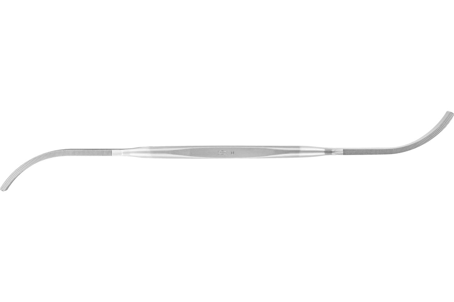 Ein metallisches chirurgisches Instrument mit schlankem geraden Griff und gekrümmten Enden auf beiden Seiten, gezeigt vor weißem Hintergrund.