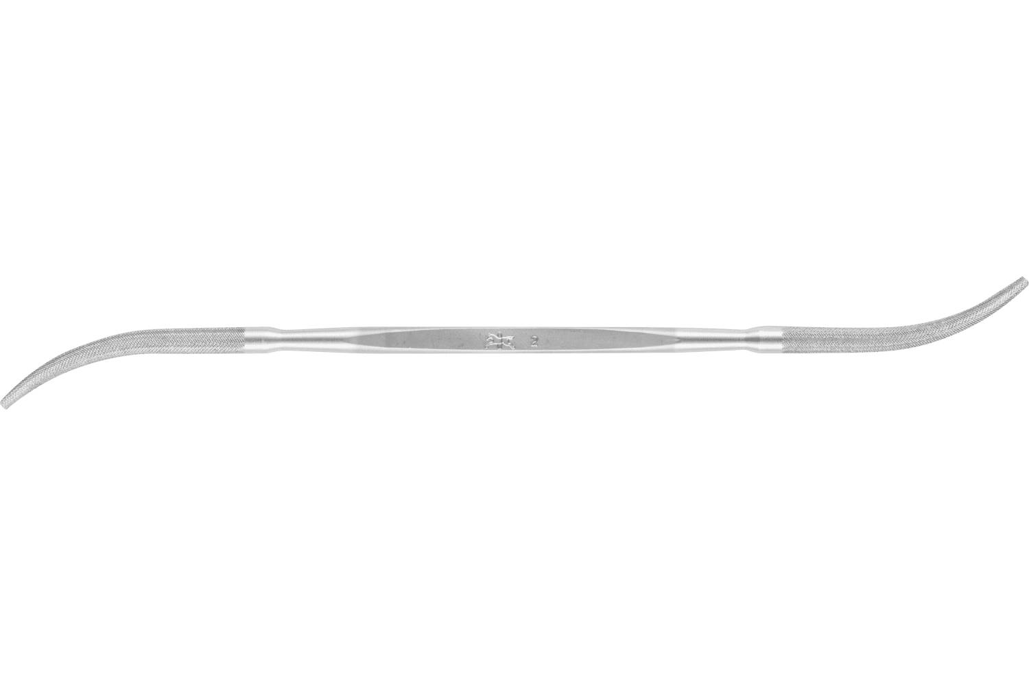Ein gebogenes chirurgisches Metallinstrument mit langem, strukturiertem Griff und verjüngten Enden, gezeigt auf einem schlichten weißen Hintergrund.