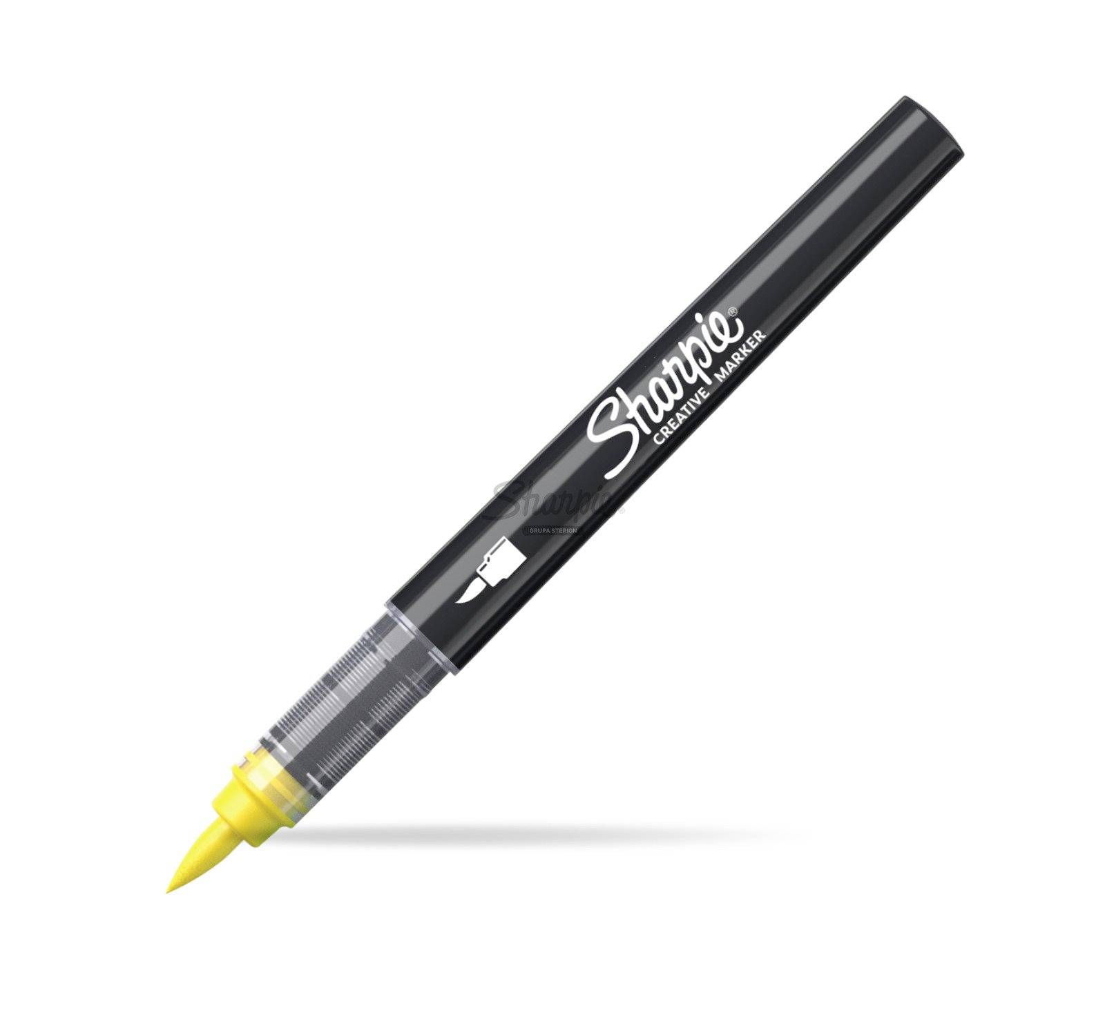 Ein schwarzer Sharpie Creative Marker mit einer gelben Schrägkante, diagonal auf weißem Hintergrund dargestellt.
