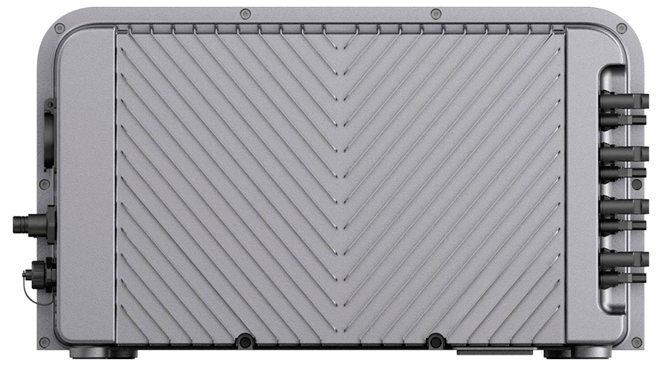 Grauer industrieller Elektroverteilerschrank mit geripptem Frontblech und mehreren Kabelverbindern auf beiden Seiten.