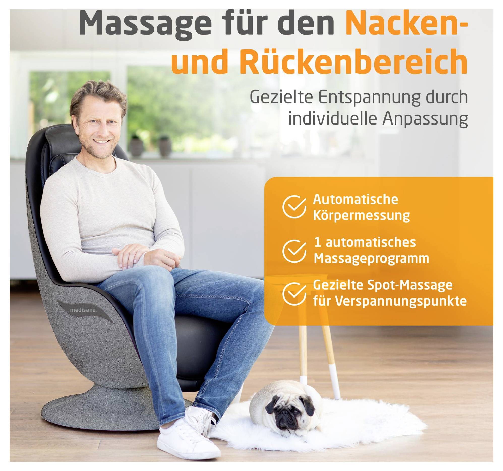 Mann sitzt in einem Massage-Sessel; Text wirbt für Massage für Nacken- und Rückenbereich mit automatischer Körpermessung, einem Massageprogramm und Spot-Massage für Verspannungen.