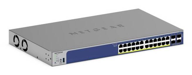 Ein NETGEAR-Netzwerk-Switch mit mehreren Ethernet-Anschlüssen auf der Vorderseite und Logo oben, in schräger Ansicht auf weißem Hintergrund gezeigt.