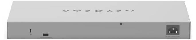 Frontansicht eines silbernen Sony-Elektronikgeräts, die das Logo oben und Anschlüsse sowie die Stromeingangsbuchtse auf der Frontplatte zeigt.