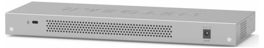 Vorderansicht eines silbernen, in ein Rack einbaubaren Netzwerkgeräts oder Servers mit perforiertem Frontpanel und Stromschalter auf der rechten Seite.