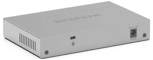 Ein kompaktes silberfarbenes Metal Blaster Gerät, das in Perspektive dargestellt ist, mit Lüftungsschlitzen, einem vorderen USB-Anschluss, einem Schlosssymbol und einer Stromeingangsverbindung.