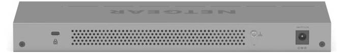 Vorderansicht eines grauen Acer Veriton Desktop-Computers mit sichtbarem perforiertem Belüftungsgitter und Netzschalter auf der Frontblende.