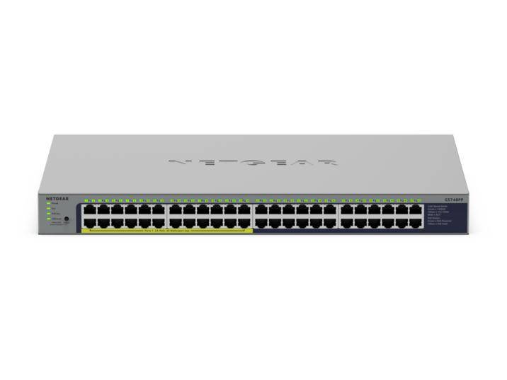 Vorderansicht eines Netgear Rack-Mount-Netzwerk-Switches mit 48 Ethernet-Anschlüssen und Status-LEDs auf der Frontplatte.