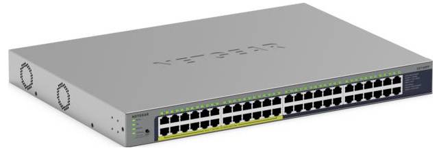 Rackmount-Ethernet-Switch mit 48 Frontblenden-Ports, Status-LEDs und Belüftungslöchern, in Schrägansicht auf weißem Hintergrund dargestellt.