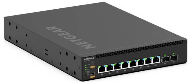 Netgear Netzwerk-Switch mit acht Ethernet-Anschlüssen und Statusleuchten auf der Frontplatte, dargestellt in einer Drei-Viertel-Ansicht.