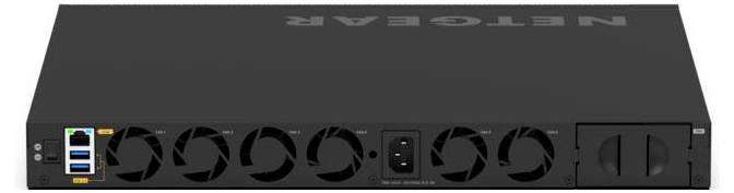 Vorderansicht eines schwarzen NETGEAR-Netzwerkgeräts zur Rackmontage mit mehreren Kühlventilatoren, Statusleuchten, Stromeingang und Laufwerkschächten.