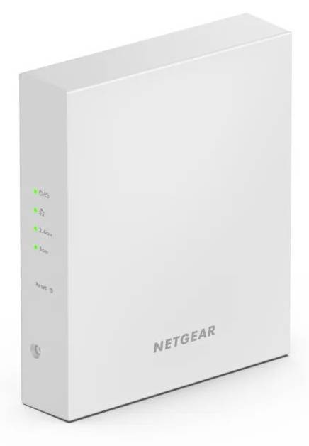 Weiße NETGEAR Router-/Modembox aufrecht dargestellt mit vier grünen Kontrollleuchten an der linken Kante und NETGEAR-Logo auf der Vorderseite.