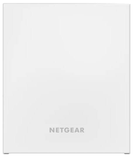 Weiße NETGEAR-Netzwerkgerät-Frontplatte mit zentriertem Logo auf einfachem Hintergrund.