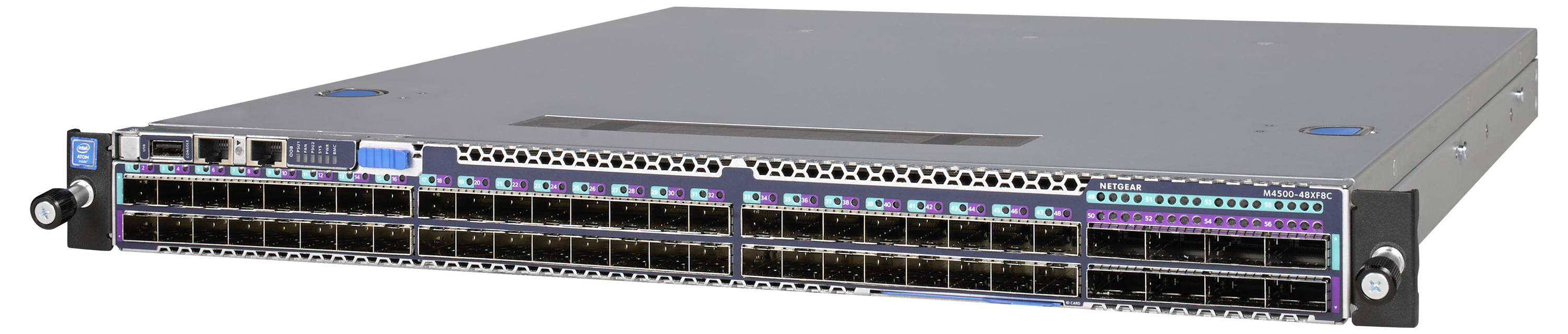 Langes schwarzes rechteckiges Hardware-Panel mit Befestigungslaschen und Ausschnitten, dargestellt vor weißem Hintergrund.