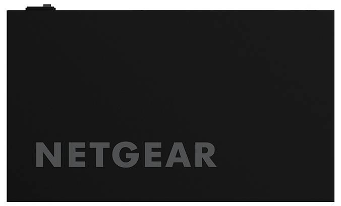 Schwarzes NETGEAR-Gerät mit Frontblende, NETGEAR-Logo in der unteren linken Ecke.