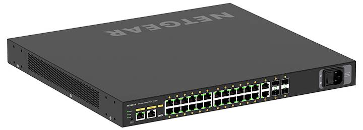Frontansicht eines NETGEAR-Netzwerk-Switches zur Rackmontage mit vielen Ethernet-Anschlüssen und Statusleuchten auf einem dunkelgrauen Gehäuse.
