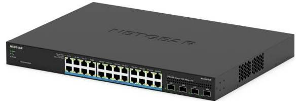 Schwarzer NETGEAR-Netzwerkschalter mit mehreren Ethernet-Anschlüssen und Statusleuchten, dargestellt in einem produktstilisierten Bild auf weißem Hintergrund.