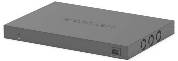 Graues Metallnetzwerkgerät oder Rack-Mount-Appliance mit frontseitiger Stromversorgungsbuchse, Statusleuchten und seitlichen Belüftungslöchern auf weißem Hintergrund