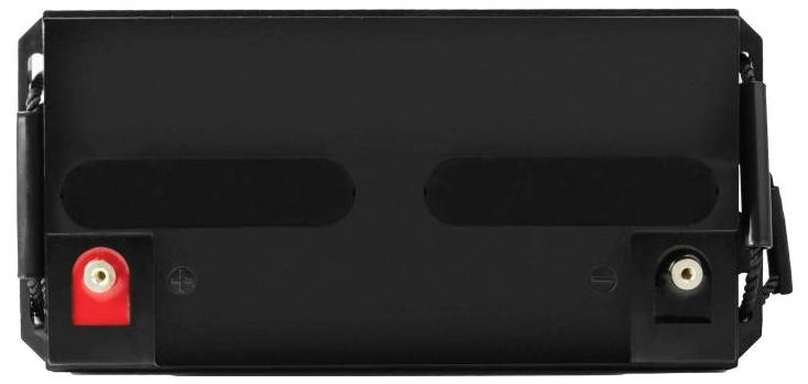 Schwarzes rechteckiges Batteriepack mit zwei Metallanschlüssen, einer rot und einer weiß, vor weißem Hintergrund dargestellt.
