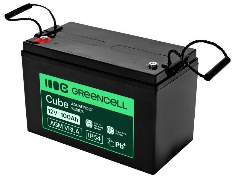 Ein schwarzer Greencell Cube 12V 100Ah AGM VRLA Akku mit Tragegriffen und grünem Etikett, gezeigt vor weißem Hintergrund.